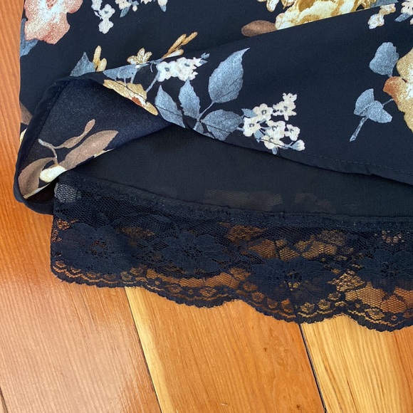 Floral flowy mini dress - Picture 3 of 3